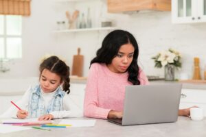 Article : Est-il possible de se lancer en tant que maman entrepreneure ?